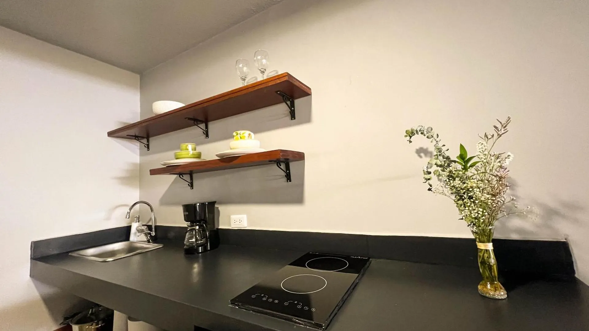 Park & Relax: Your Private Garage Medellin 0*,